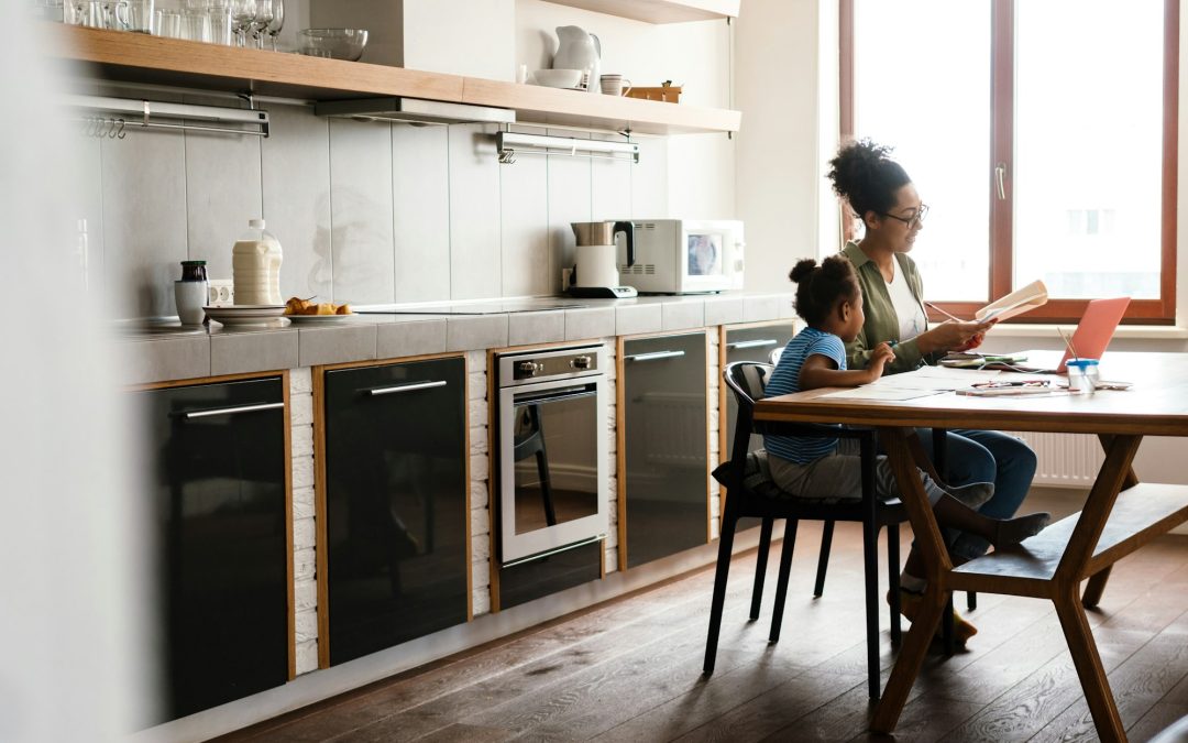 The Art of Simplicity: Maintaining a Clutter-Free Kitchen While Keeping Essential Appliances