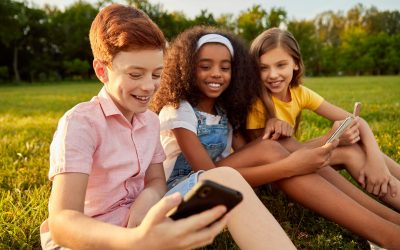 The Right Time for a First Smartphone: Guiding Your Child’s Digital Journey